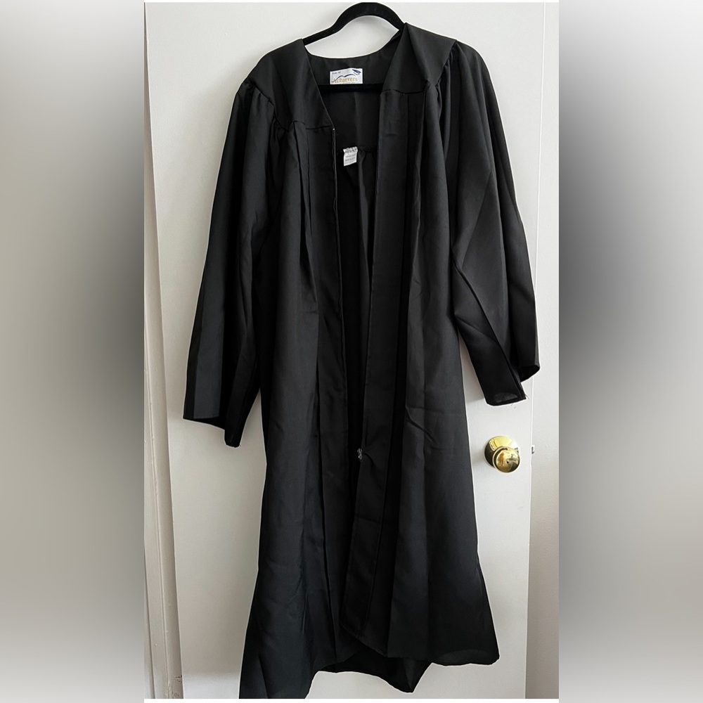 Graduation cap 🎓 and gown